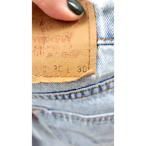 Vintage Levi's 505 Jeans Light Wash Distressed Ripped Frayed Hem Thrashed *READ* - Picture 11 of 16